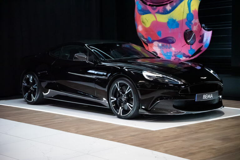 Aston Martin Vanquish S 6