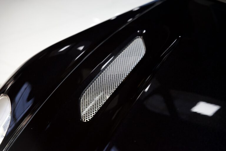 Aston Martin Vanquish Volante V12 6