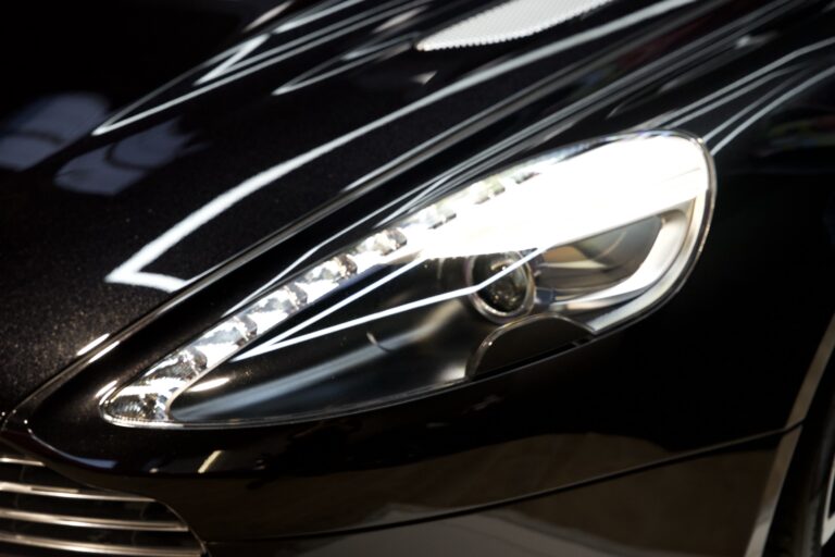 Aston Martin Vanquish Volante V12 6