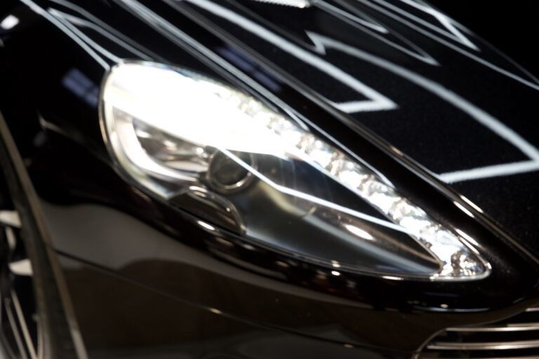 Aston Martin Vanquish Volante V12 6
