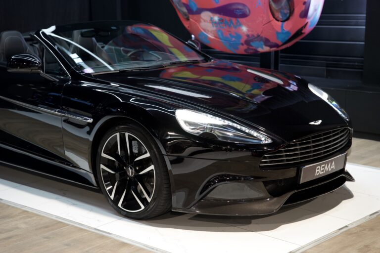 Aston Martin Vanquish Volante V12 6