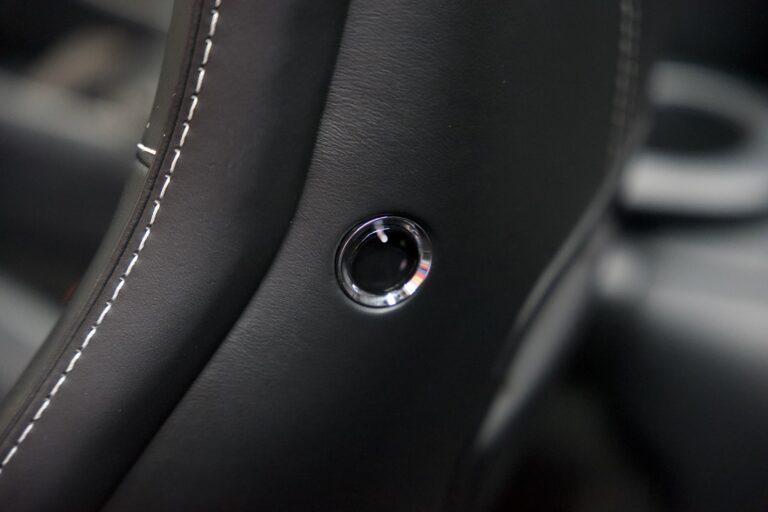 Aston Martin Vanquish Volante V12 6