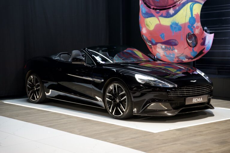 Aston Martin Vanquish Volante V12 6