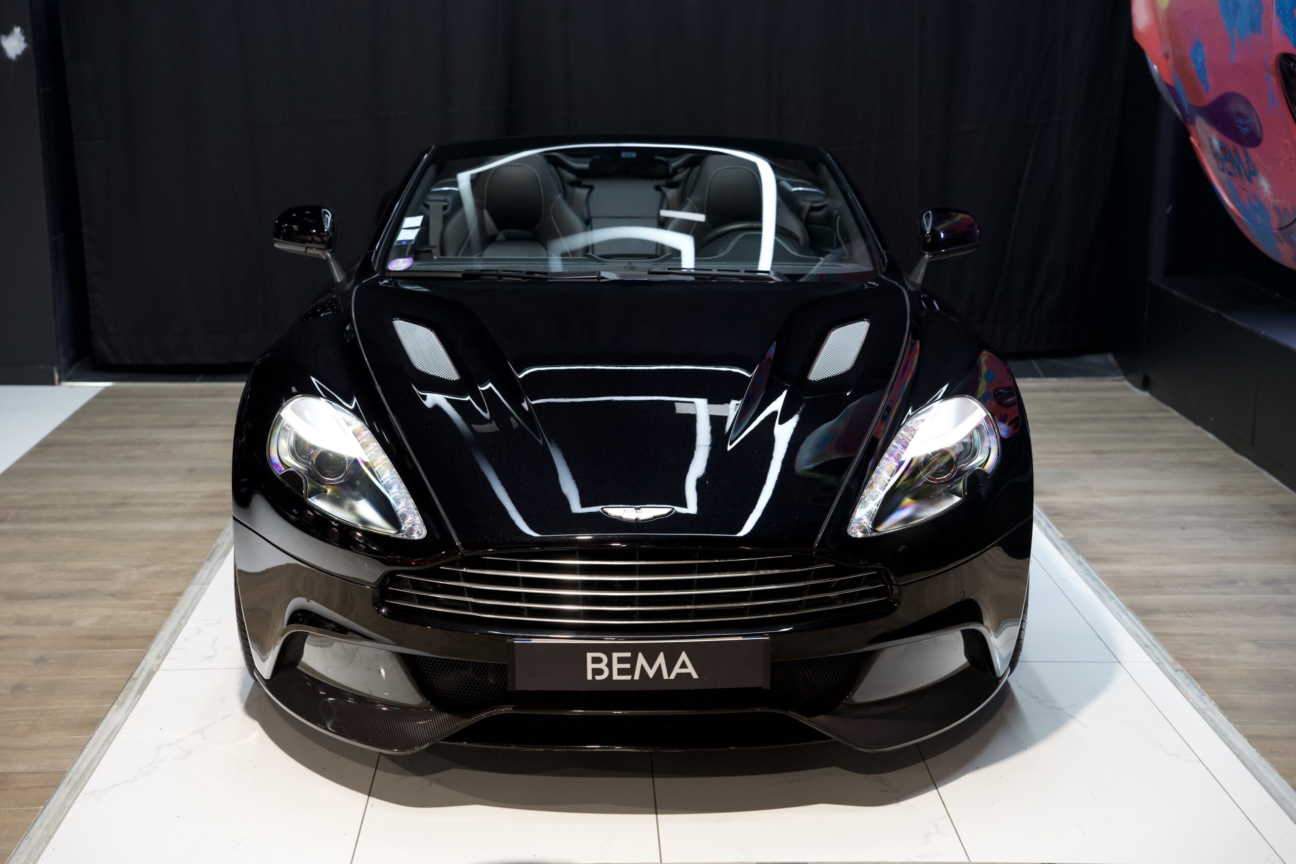 Aston Martin Vanquish Volante V12 6