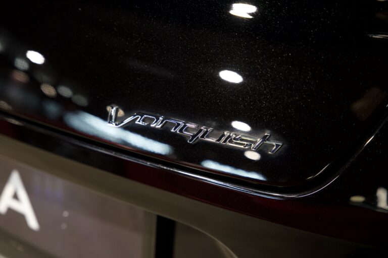 Aston Martin Vanquish Volante V12 6