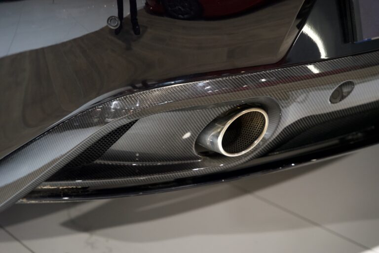Aston Martin Vanquish Volante V12 6