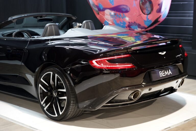 Aston Martin Vanquish Volante V12 6