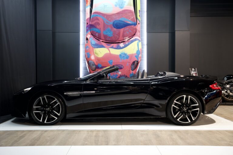 Aston Martin Vanquish Volante V12 6
