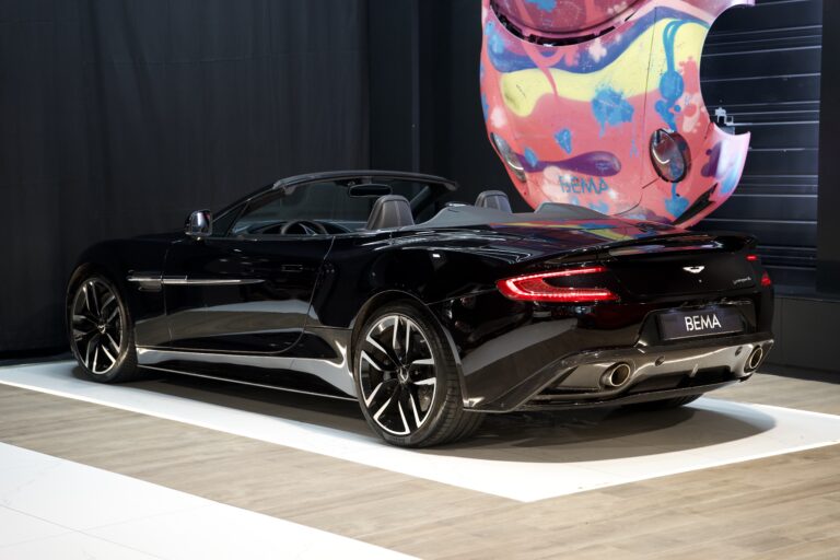 Aston Martin Vanquish Volante V12 6