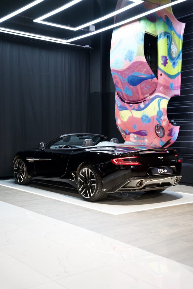 Aston Martin Vanquish Volante V12 6