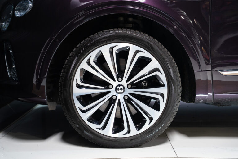 Bentley Bentayga 4