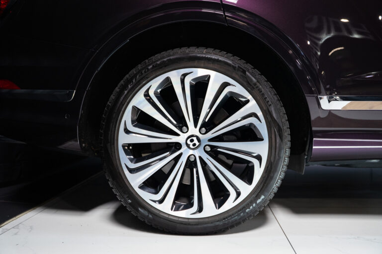 Bentley Bentayga 4