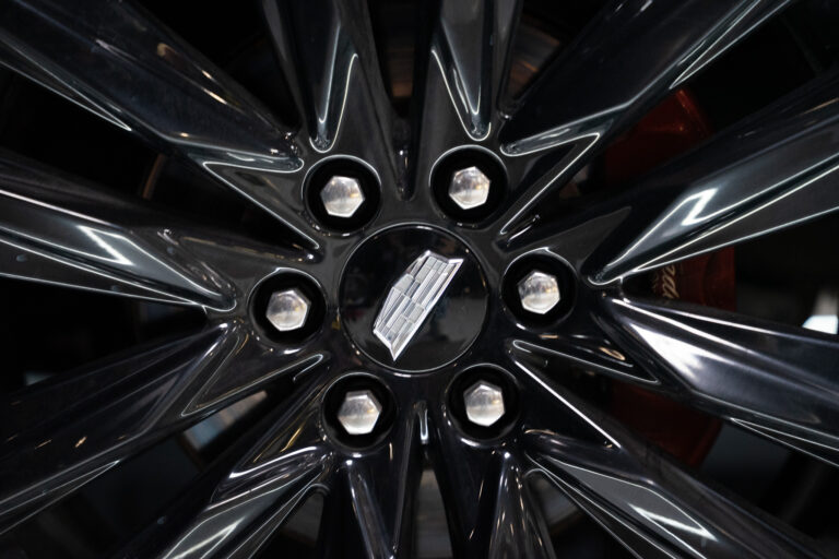 Cadillac Escalade Sport Platinum 6