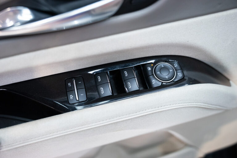 Cadillac Escalade Sport Platinum 6