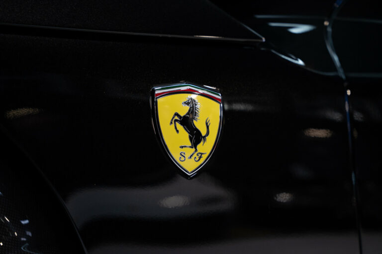 Ferrari Purosangue 6