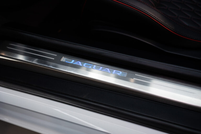 Jaguar F-Type SVR Cabriolet 5