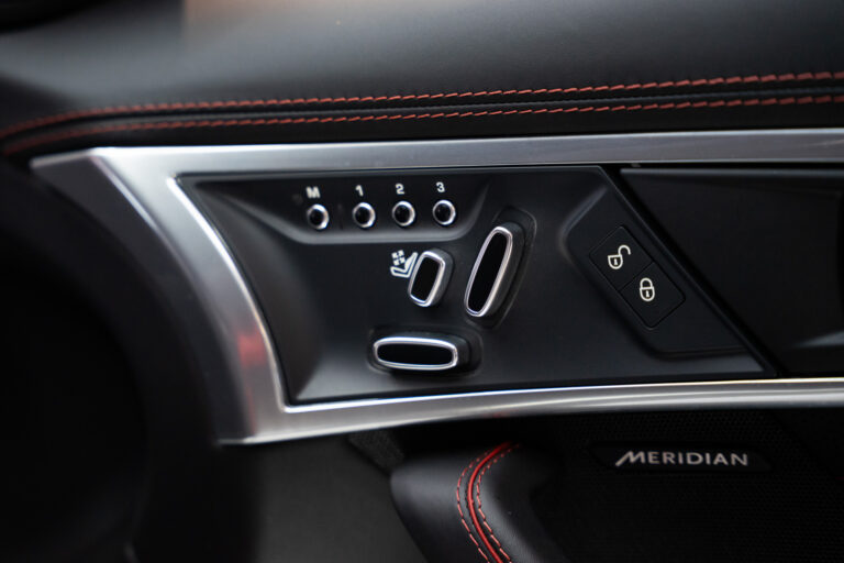 Jaguar F-Type SVR Cabriolet 5