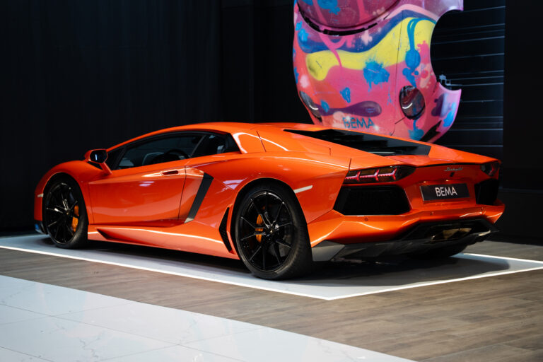 Lamborghini Aventador LP 700-4 6