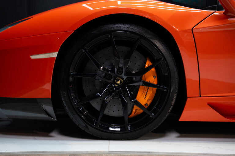 Lamborghini Aventador LP 700-4 6