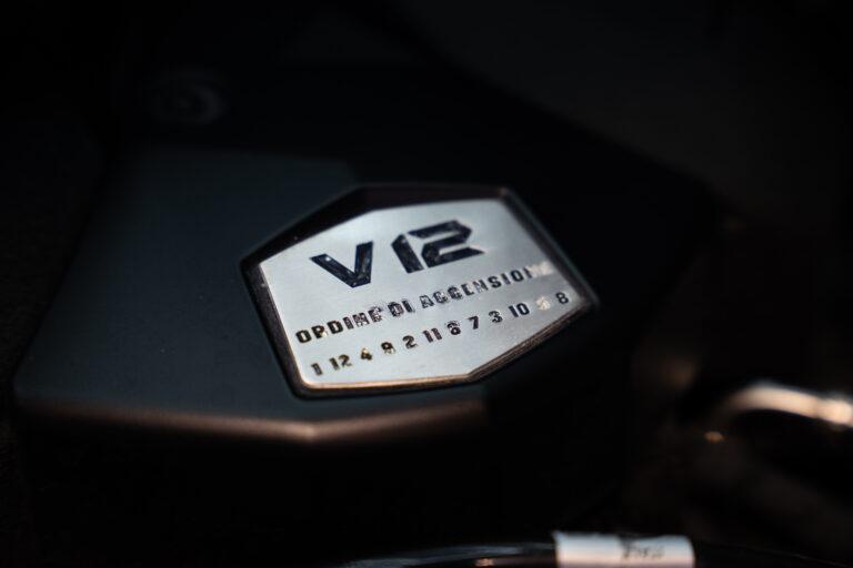 Lamborghini Aventador LP 700-4 6