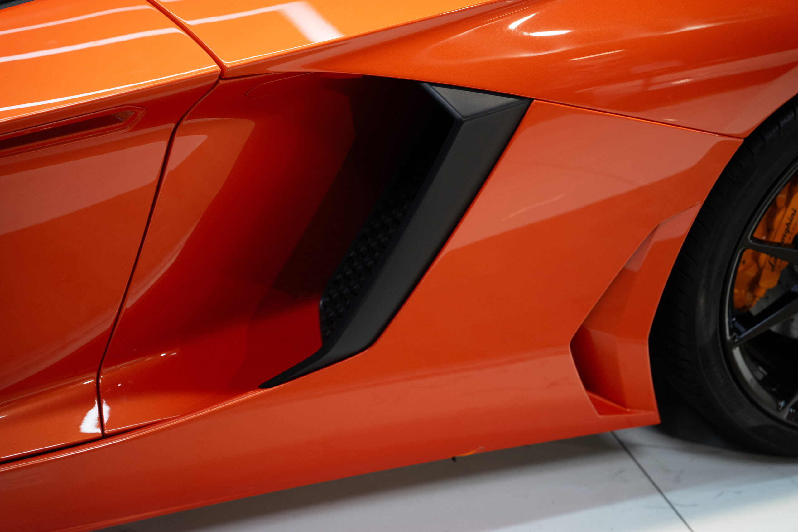 Lamborghini Aventador LP 700-4 6