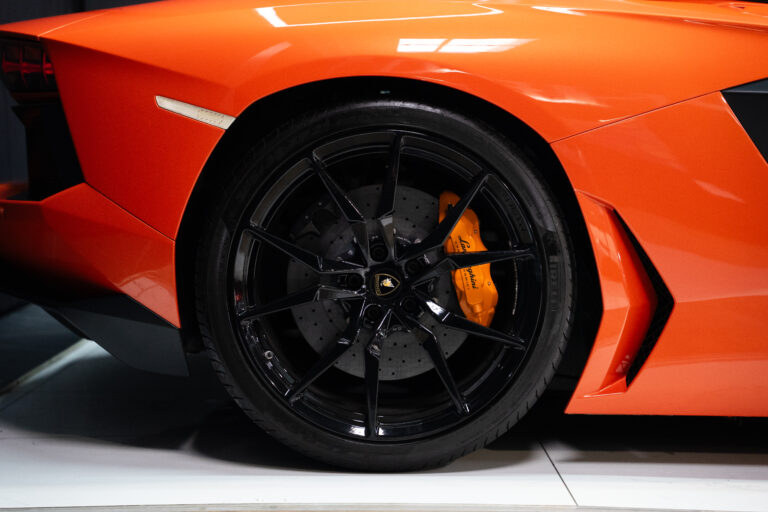 Lamborghini Aventador LP 700-4 6