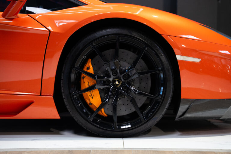 Lamborghini Aventador LP 700-4 6
