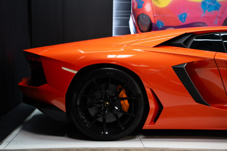 Lamborghini Aventador LP 700-4 6