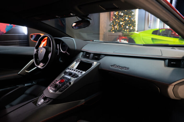Lamborghini Aventador LP 700-4 6