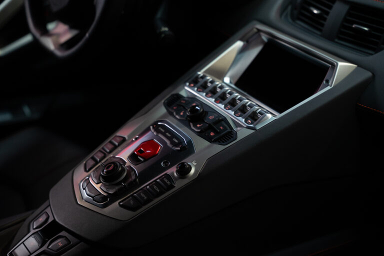 Lamborghini Aventador LP 700-4 6