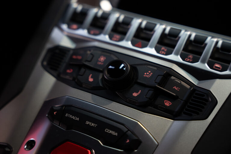 Lamborghini Aventador LP 700-4 6