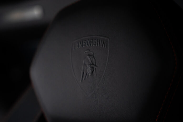 Lamborghini Aventador LP 700-4 6