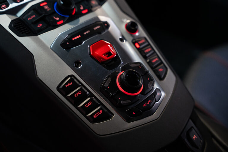 Lamborghini Aventador LP 700-4 6