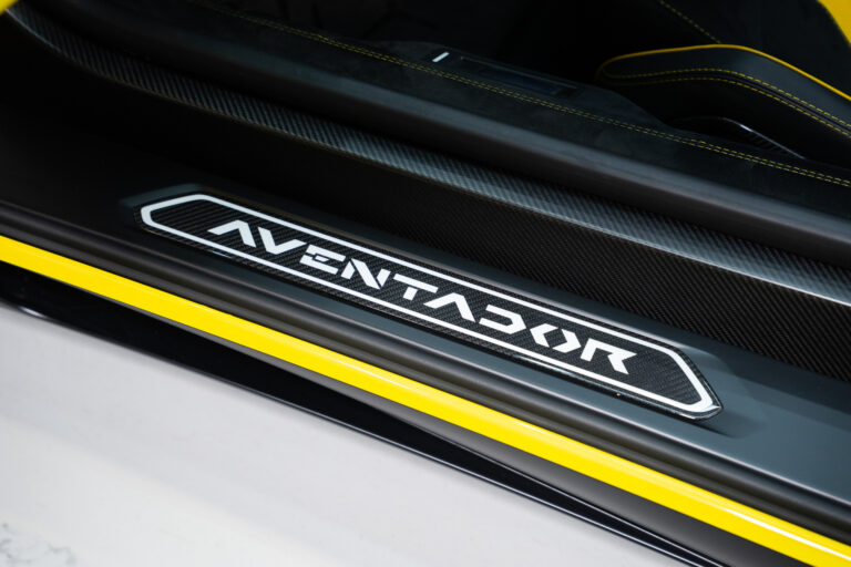 Lamborghini Aventador SV Roadster 6