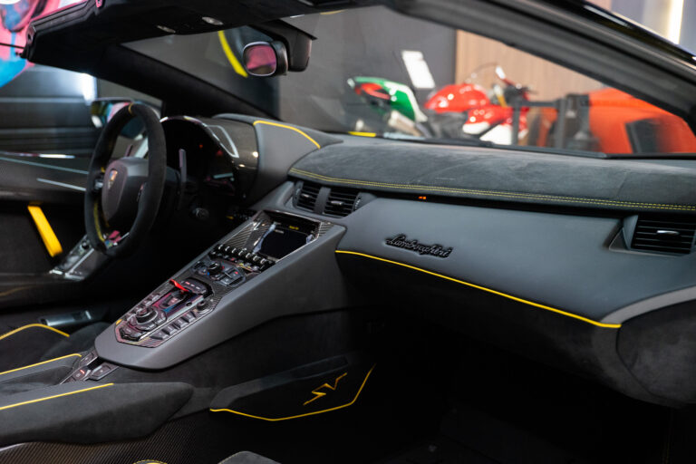 Lamborghini Aventador SV Roadster 6