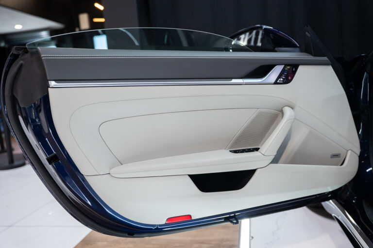 Porsche 911 (992) Cabriolet Carrera 4S – Bleu Nuit – Galerie photo 17