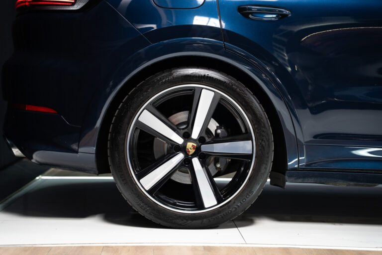 Porsche Cayenne Coupé E-Hybrid 3
