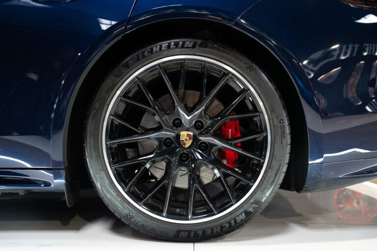 Porsche Panamera GTS 4