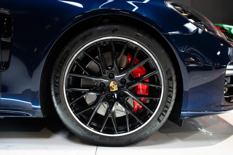 Porsche Panamera GTS 4